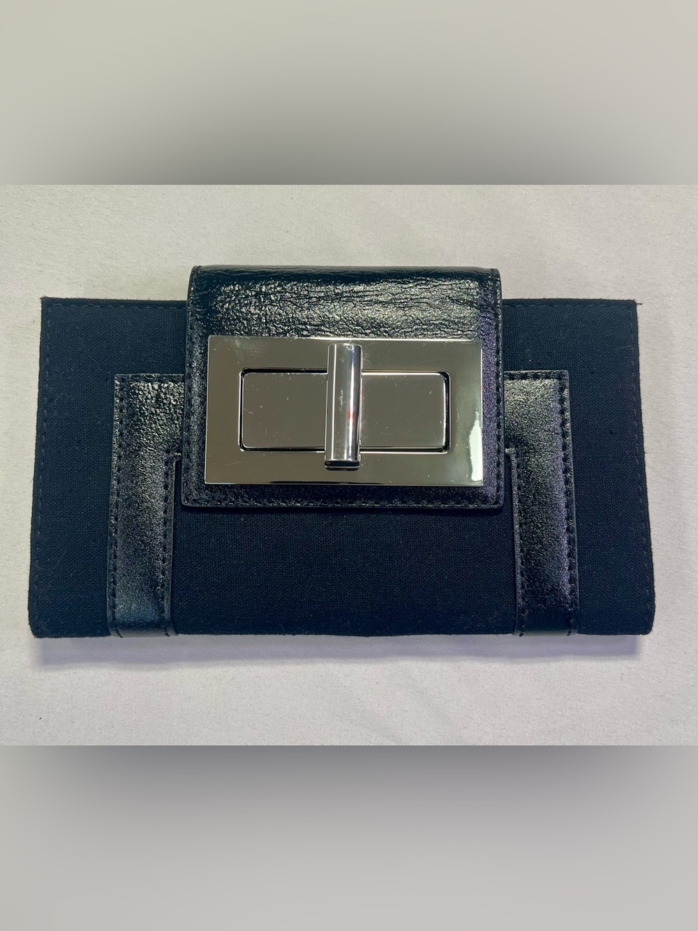 Gorgeous Vintage Banana Republic Black Women's Silver Turn-Lock Clutch Wallet